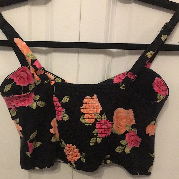 Floral Tank top with tie front - Picture 3 of 3